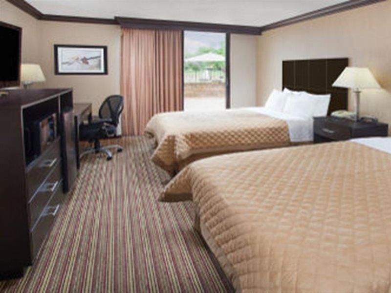 Hotel Wyndham Garden Schaumburg Chicago Northwest Extérieur photo