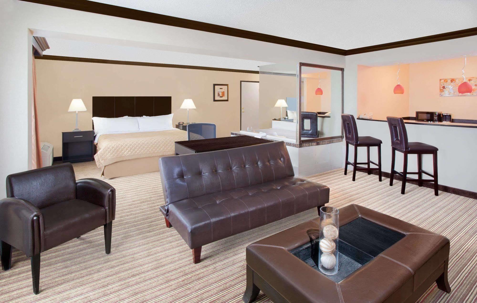 Hotel Wyndham Garden Schaumburg Chicago Northwest Extérieur photo